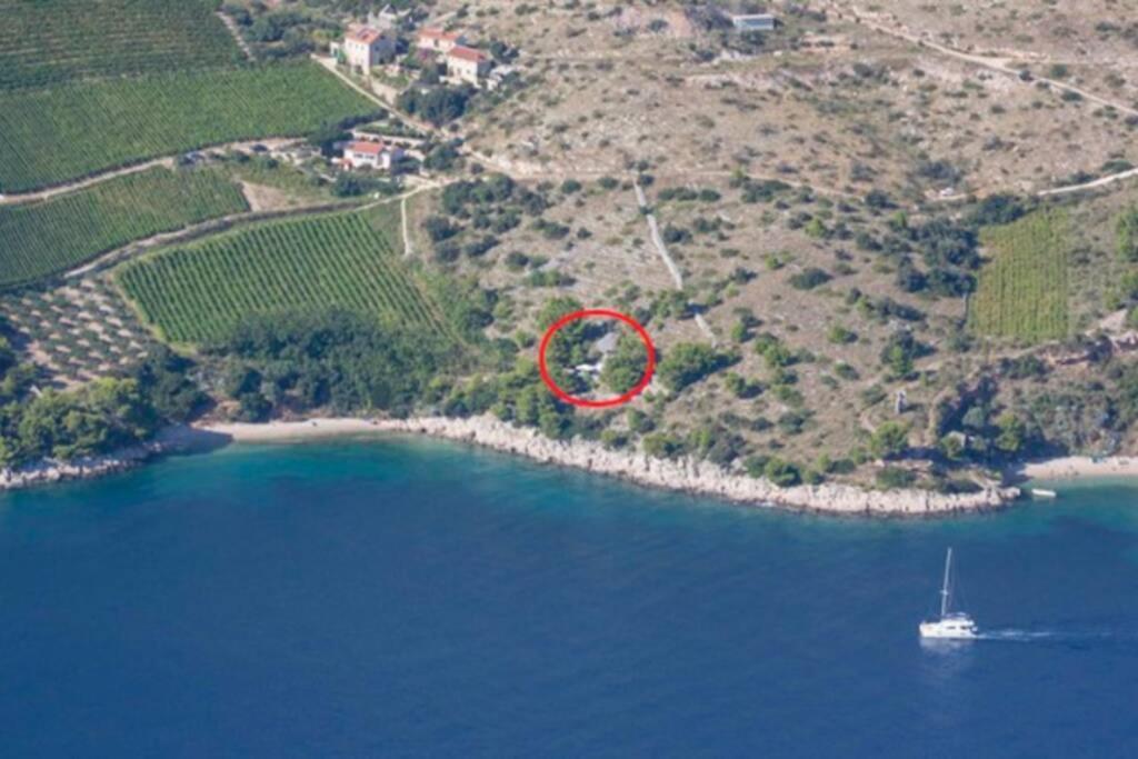 A Small Stone House By The Sea, In A Wineyard Nerezisca Kültér fotó