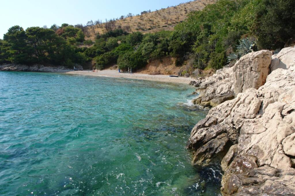 A Small Stone House By The Sea, In A Wineyard Nerezisca Kültér fotó